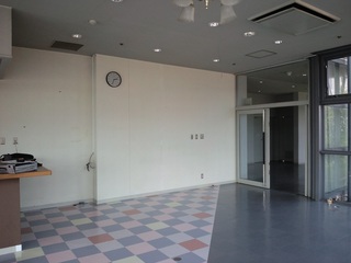 クロス貼り替えと現場清掃
