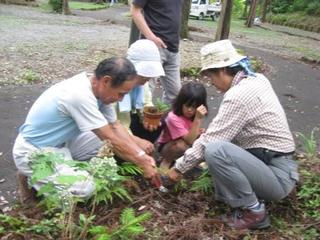 熊平の川遊び