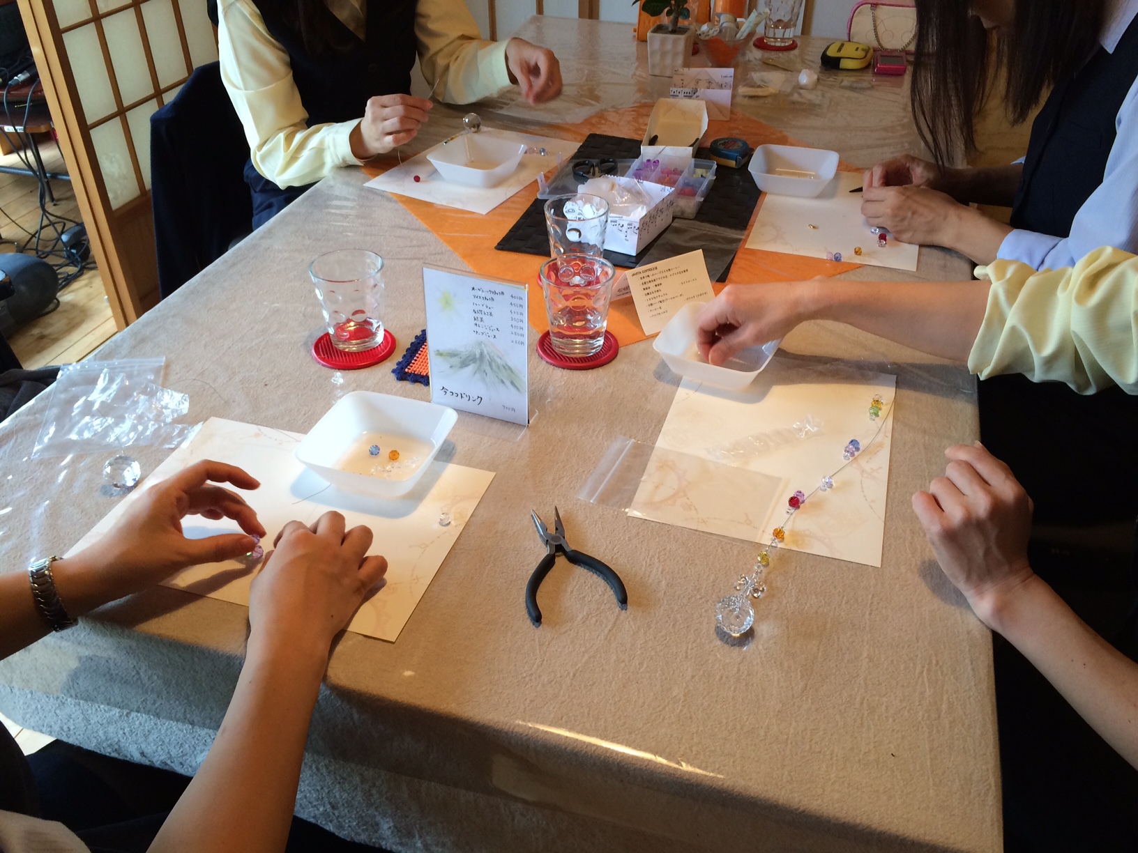 サンキャッチャー作り、楽しかった(*^。^*) 来週は耳つぼマッサージ