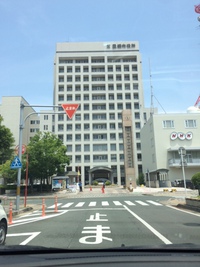 いざ、豊橋市役所へ！ 2016/05/19 16:31:20
