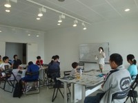 パラシュートをつくってとばしました。 2012/06/24 11:35:42