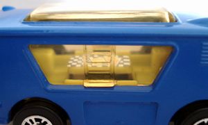 コーギージュニア謎のキャンピングカー・・・かな？