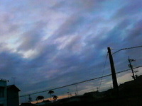 梅雨の朝空