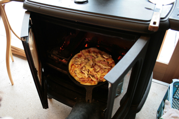 薪ストーブでピザ焼きました！