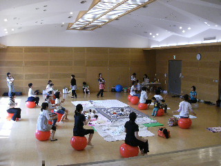 サプリ講座でのボールエクササイズ