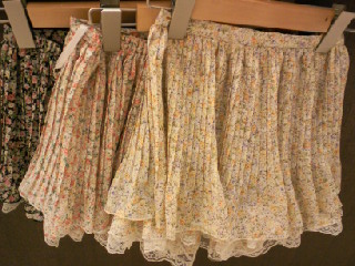 ★小花柄シャーリングつきブラウス★