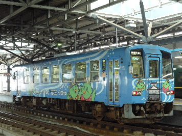 のと鉄道とＪＲ越美北線（九頭竜線）のラッピング列車