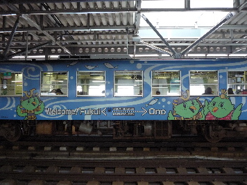のと鉄道とＪＲ越美北線（九頭竜線）のラッピング列車