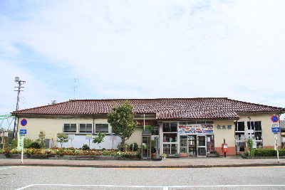 氷見線の伏木駅（富山県）にて