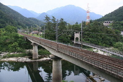 坂下駅（中央本線西線）近くの木曽川に架かる橋にて