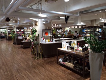 日本橋三越本店。