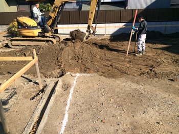 基礎工事ブンブンブン。