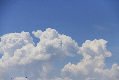 梅雨明けらしく北の雲