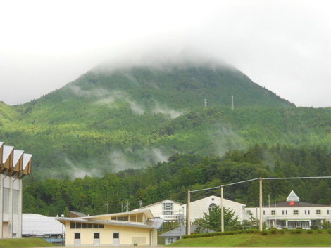 降ったりやんだり