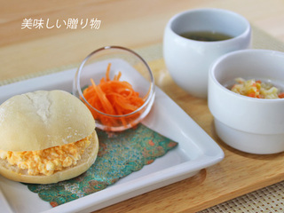 卵サンドでランチ