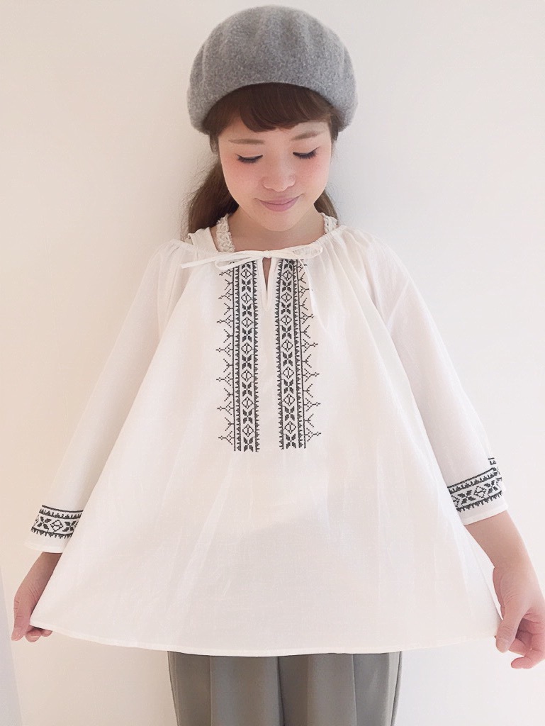 刺繍ブラウス入荷♪