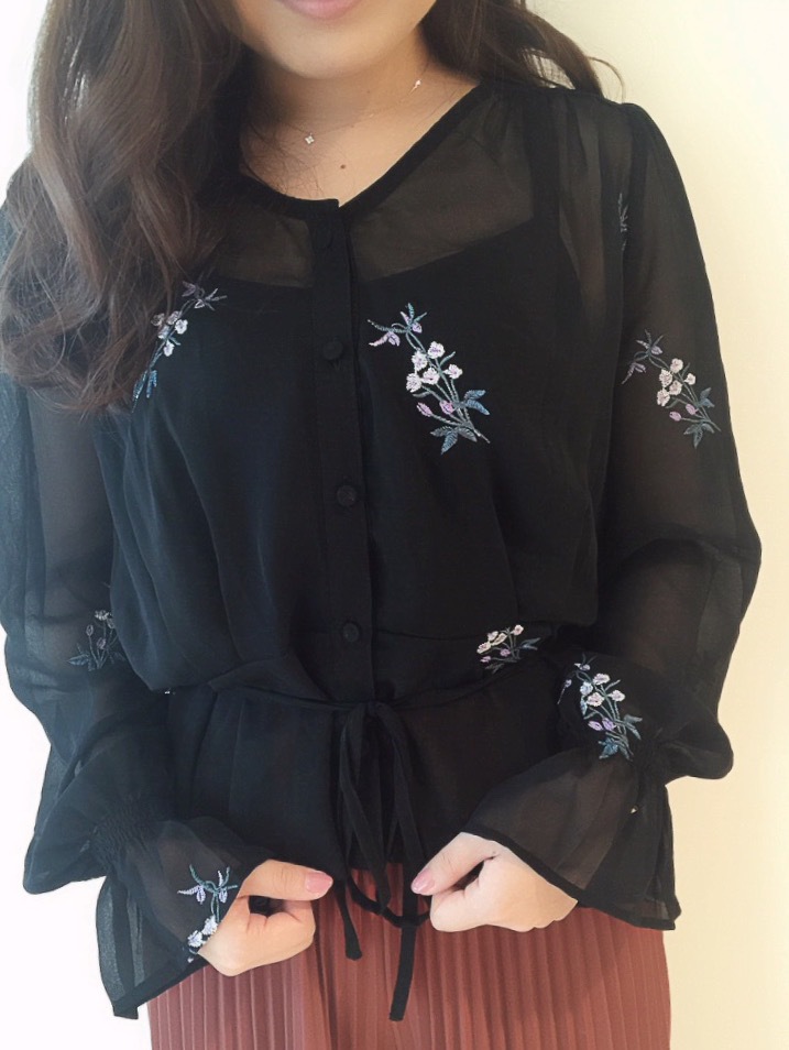 刺繍ブラウス♪