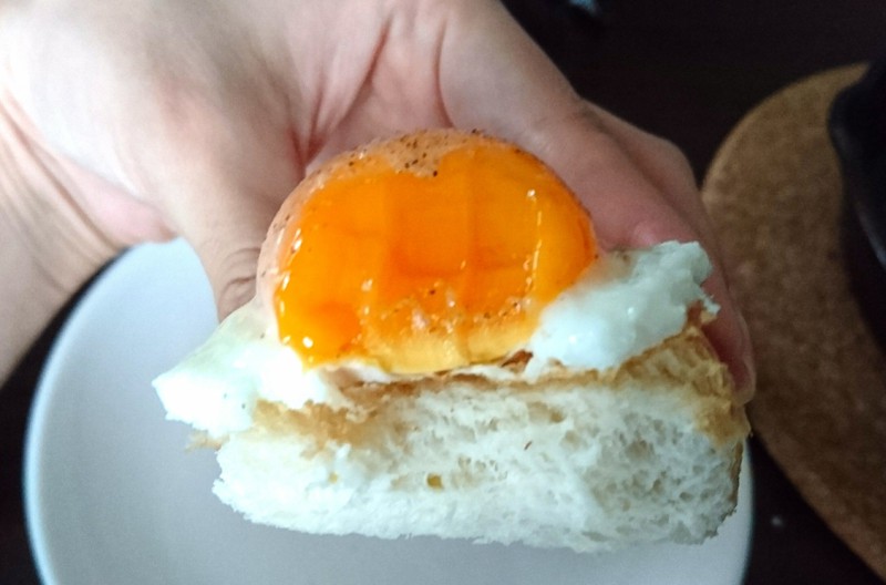 レシピ 冷凍卵は目玉焼きにも最適 もっちり濃厚な黄身が美味しい目玉焼きの簡単な作り方 澪 軌跡を描く
