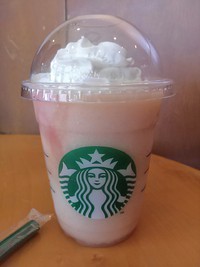 遂に念願のスタバの「ピーチインピーチフラペチーノ」を飲むことができました…！