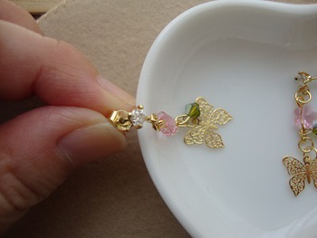 「小さなお花見つけた♪イヤリング」金具変更について
