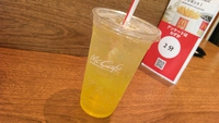限定ドリンクメニュー マックフィズ ゴールドキウイがかなりうまい！ 2016/08/19 21:33:06