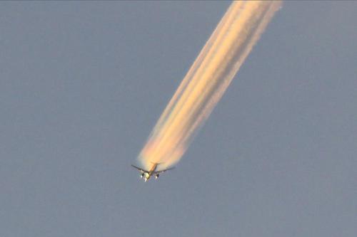 夕日と飛行機雲（浜松市北区三方原）