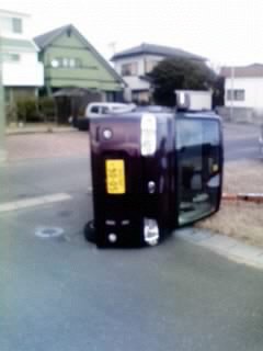 事故で横転！！