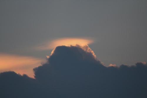 夕日の笠雲