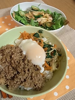 今日の夕食は、肉みそビビンバ丼☆