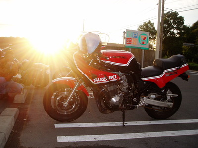 バイクから後光？