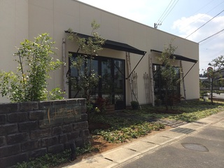 【はなまど　FLOWER SHOP】。
