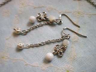 ホワイト＆シルバーピアス