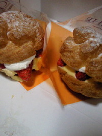 GW限定いちごバーガー 2011/05/02 20:15:28