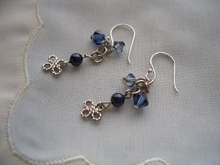 メタリックブルーピアス