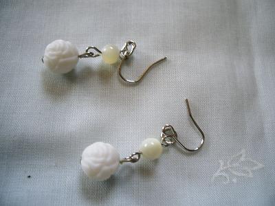アクリルピアス