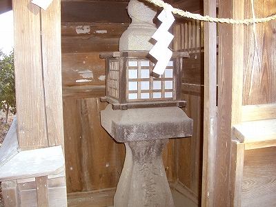 津々崎の白山神社常夜灯
