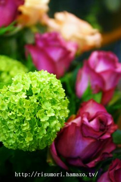 生花の花束・アレンジはご予約で承ります。
