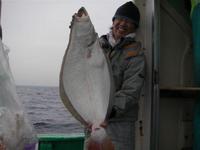 わし丸にて80ｃｍ/5.3キロのヒラメをGET！ 2008/12/03 23:37:08