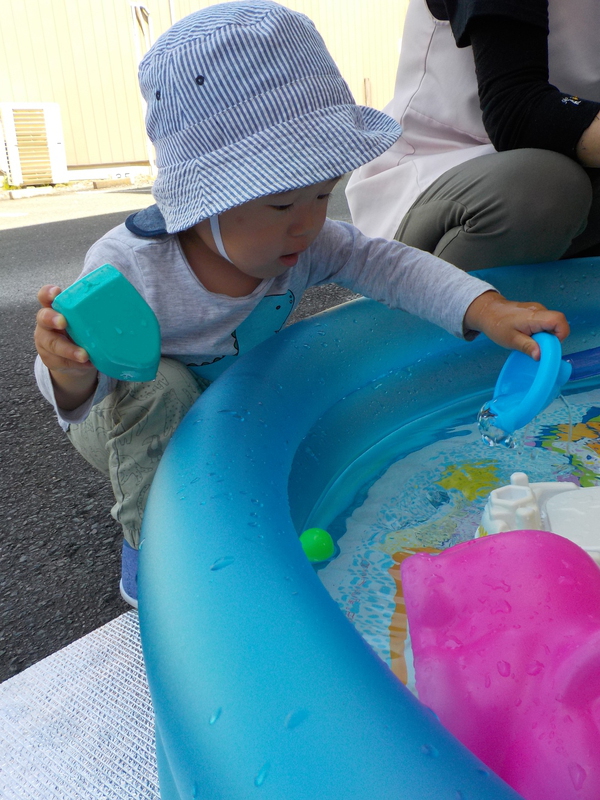 水遊び開始しました