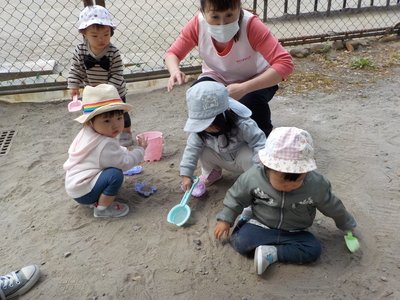 1歳児さんのお散歩