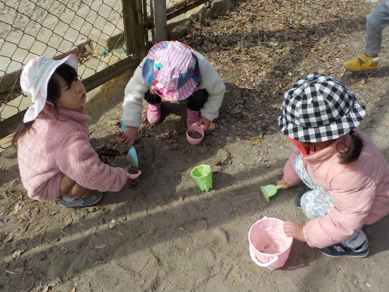 ２歳児さん公園遊びの様子