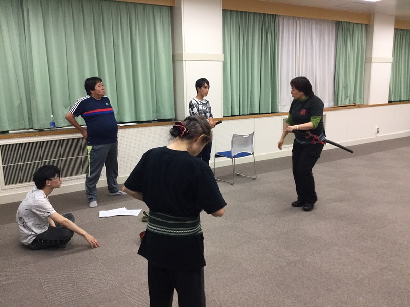物語の始まりは衝撃シーンから！本稽古開始