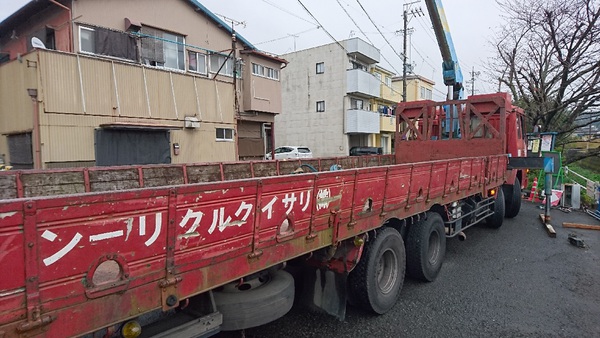 ８ｔ低床超ロング車で回収業務でした