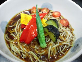 冷製カレーそばと夏野菜たち