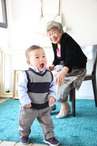 1才の息子誕生日にひぃばばと家族写真