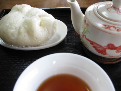 ラフテーまんじゅう＆台湾紅茶