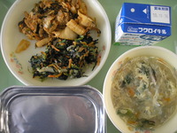 鶏肉とナッツの炒め物
