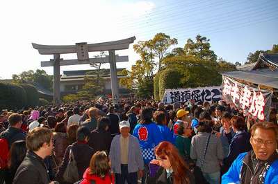 田縣神社の豊年祭・回る大男茎形・・・