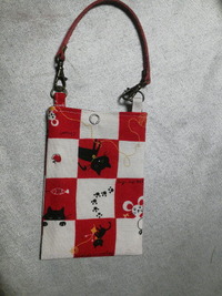 携帯電話ポーチ、赤色 2011/12/08 00:29:22