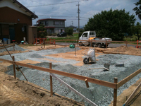 基礎工事◆掘り〜砕石敷き◆ 2011/06/25 12:57:37
